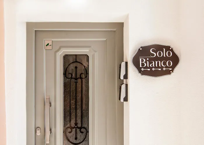 Solo Bianco Suites